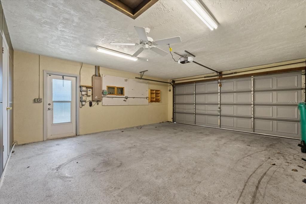 En Venta: $365,000 (3 camas, 3 baños, 1973 Pies cuadrados)