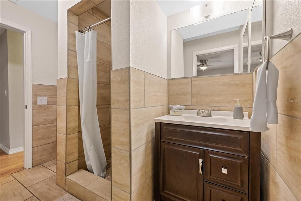 En Venta: $365,000 (3 camas, 3 baños, 1973 Pies cuadrados)
