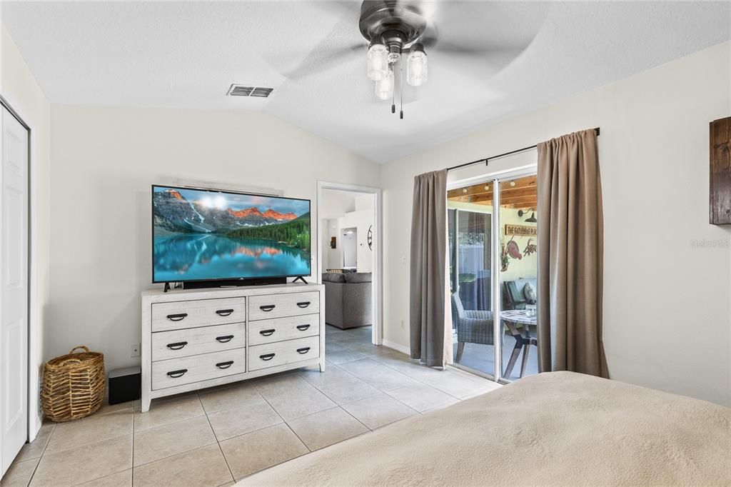 For Sale: $450,000 (3 beds, 2 baths, 1307 Square Feet)