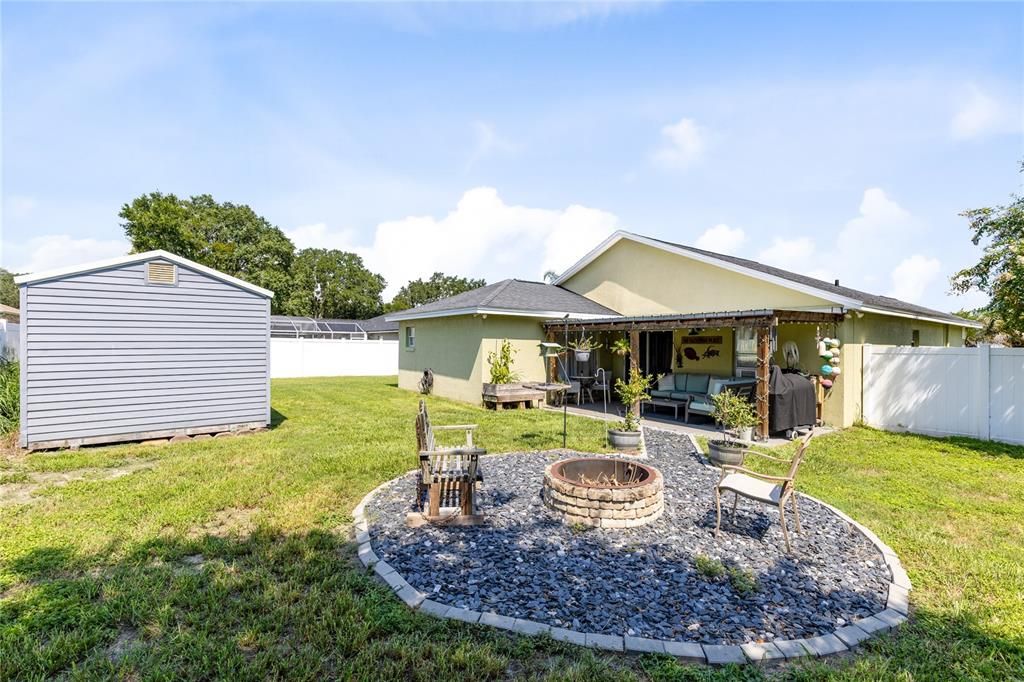 For Sale: $450,000 (3 beds, 2 baths, 1307 Square Feet)