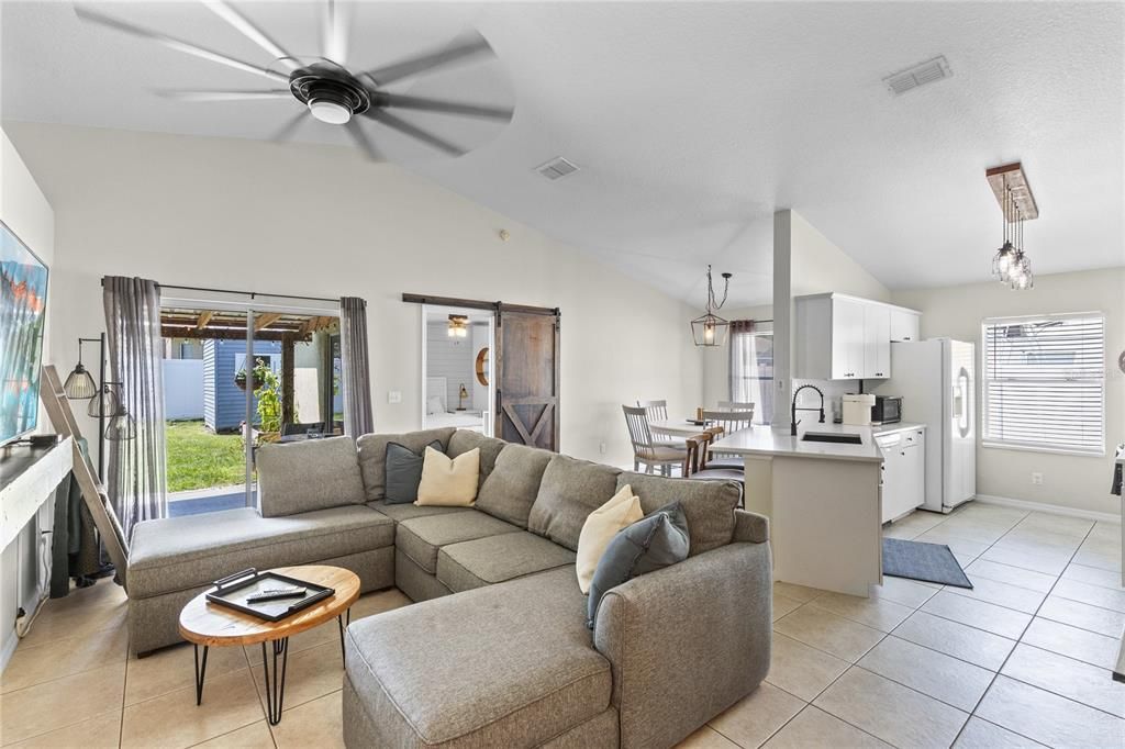 For Sale: $450,000 (3 beds, 2 baths, 1307 Square Feet)