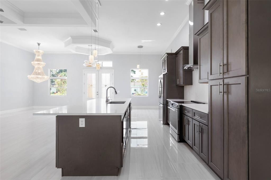 En Venta: $529,000 (4 camas, 3 baños, 2305 Pies cuadrados)