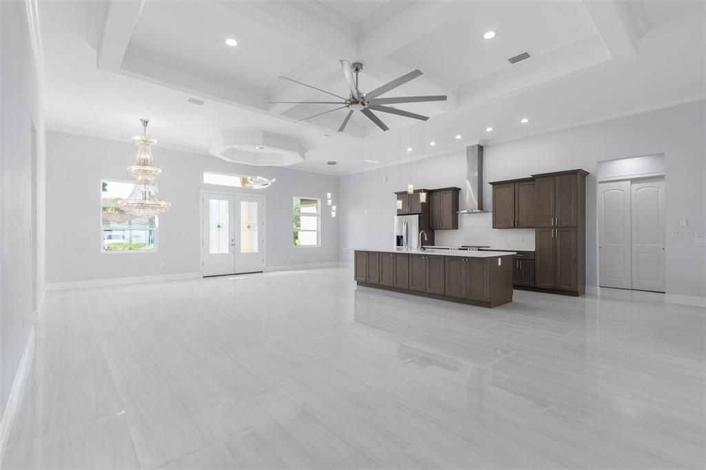 En Venta: $529,000 (4 camas, 3 baños, 2305 Pies cuadrados)