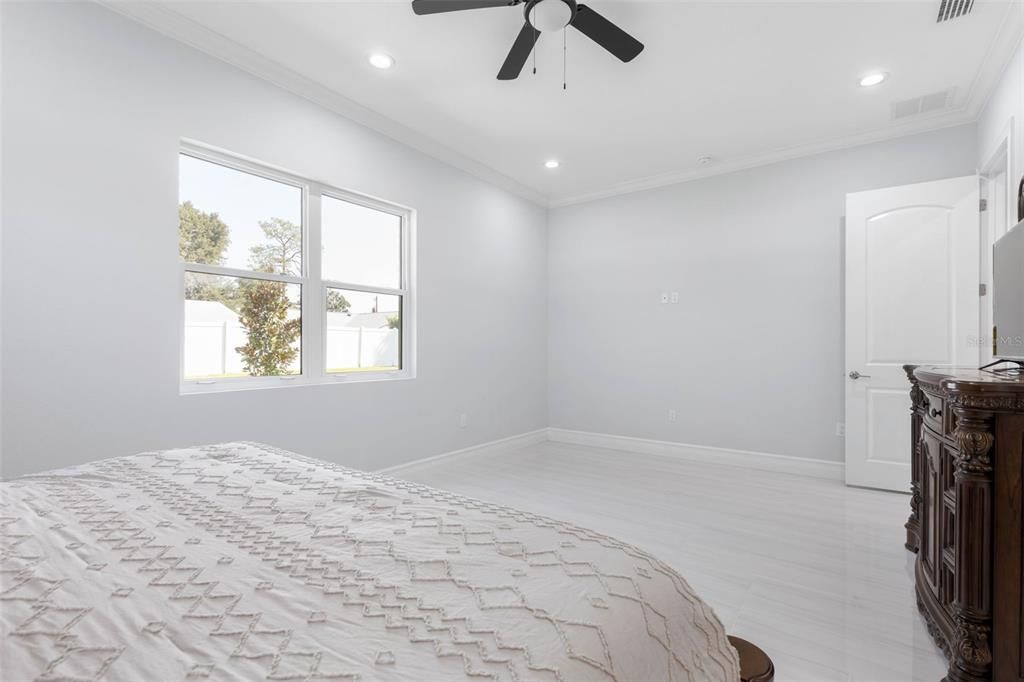 En Venta: $529,000 (4 camas, 3 baños, 2305 Pies cuadrados)