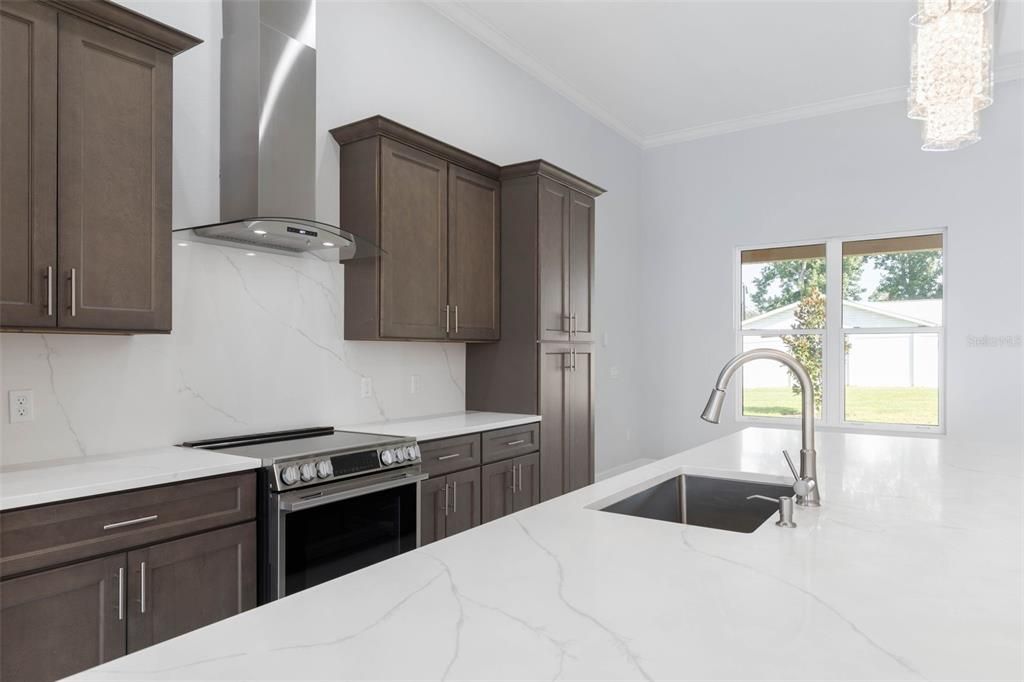 En Venta: $529,000 (4 camas, 3 baños, 2305 Pies cuadrados)