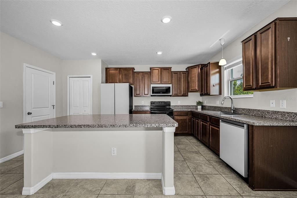 For Sale: $409,900 (4 beds, 2 baths, 2584 Square Feet)