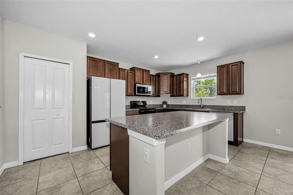 For Sale: $409,900 (4 beds, 2 baths, 2584 Square Feet)