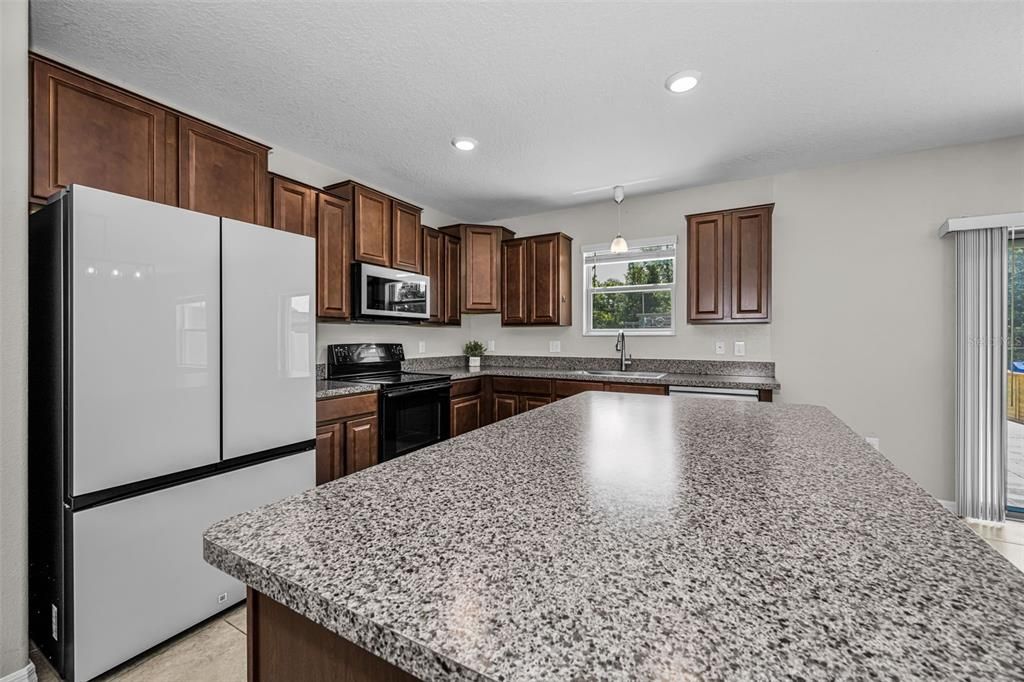 For Sale: $409,900 (4 beds, 2 baths, 2584 Square Feet)