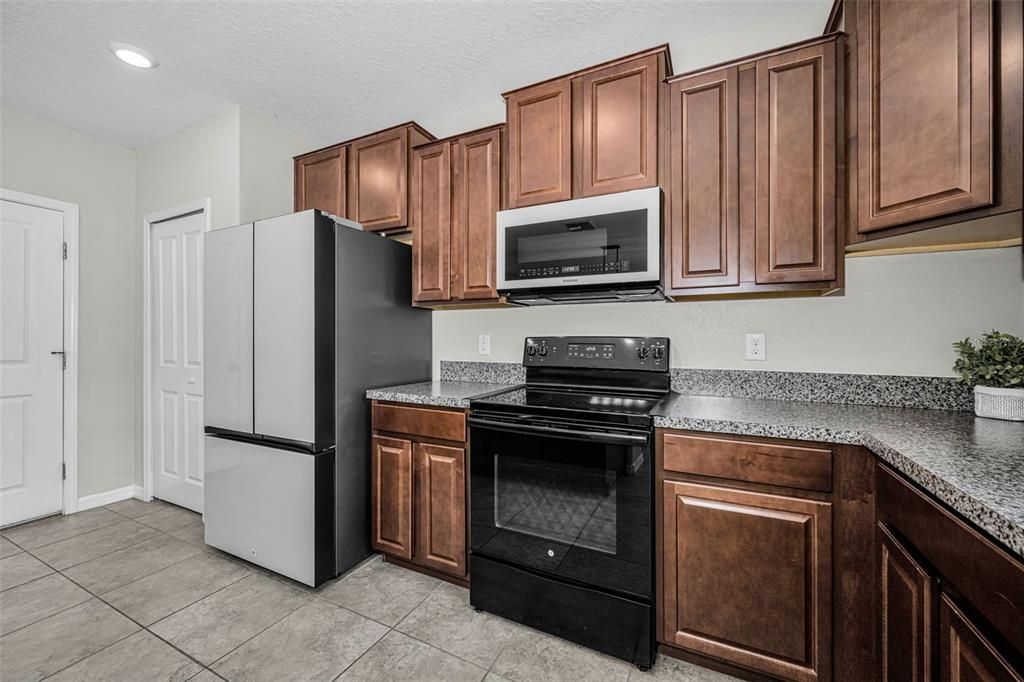 For Sale: $409,900 (4 beds, 2 baths, 2584 Square Feet)