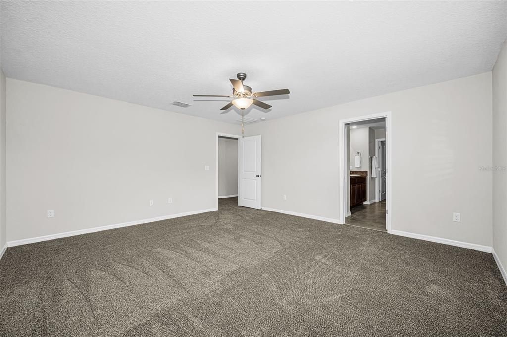 For Sale: $409,900 (4 beds, 2 baths, 2584 Square Feet)