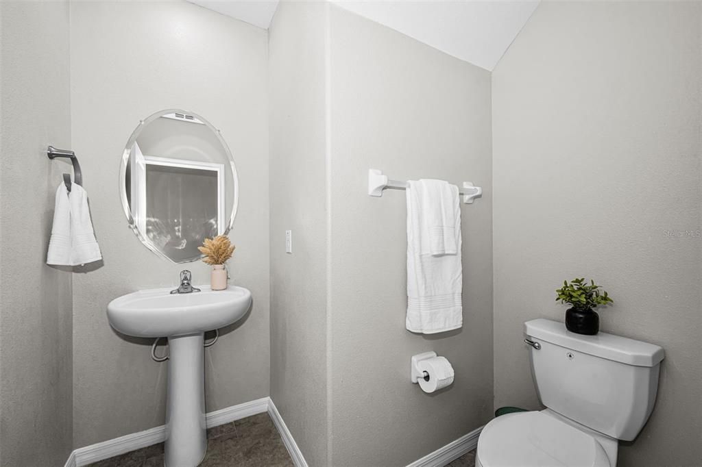 For Sale: $409,900 (4 beds, 2 baths, 2584 Square Feet)