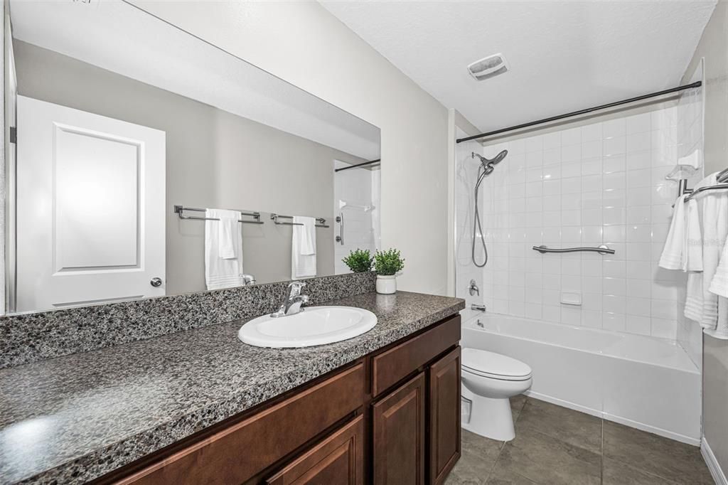 For Sale: $409,900 (4 beds, 2 baths, 2584 Square Feet)