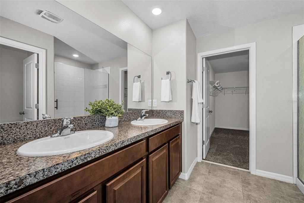 For Sale: $409,900 (4 beds, 2 baths, 2584 Square Feet)