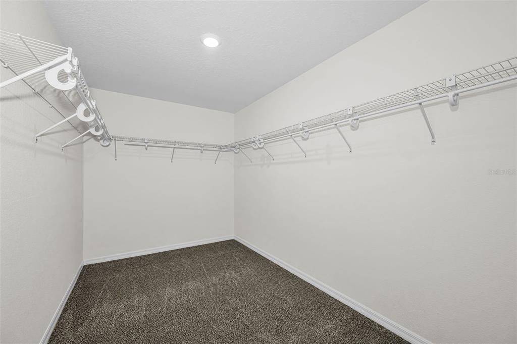 For Sale: $409,900 (4 beds, 2 baths, 2584 Square Feet)