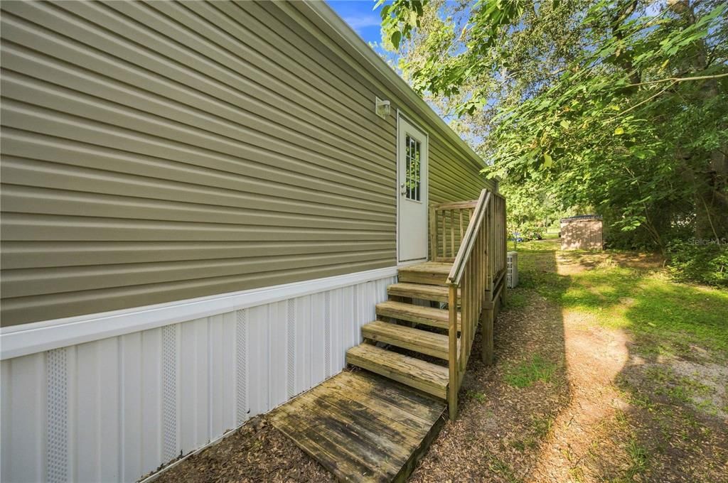 For Sale: $124,900 (2 beds, 2 baths, 843 Square Feet)