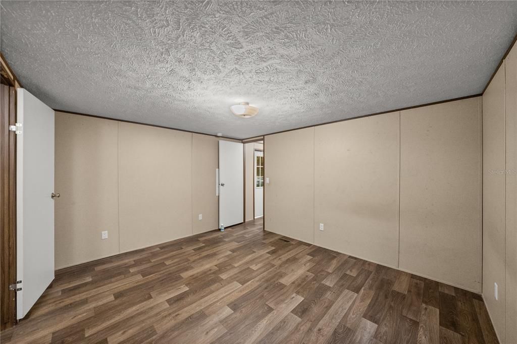 For Sale: $124,900 (2 beds, 2 baths, 843 Square Feet)