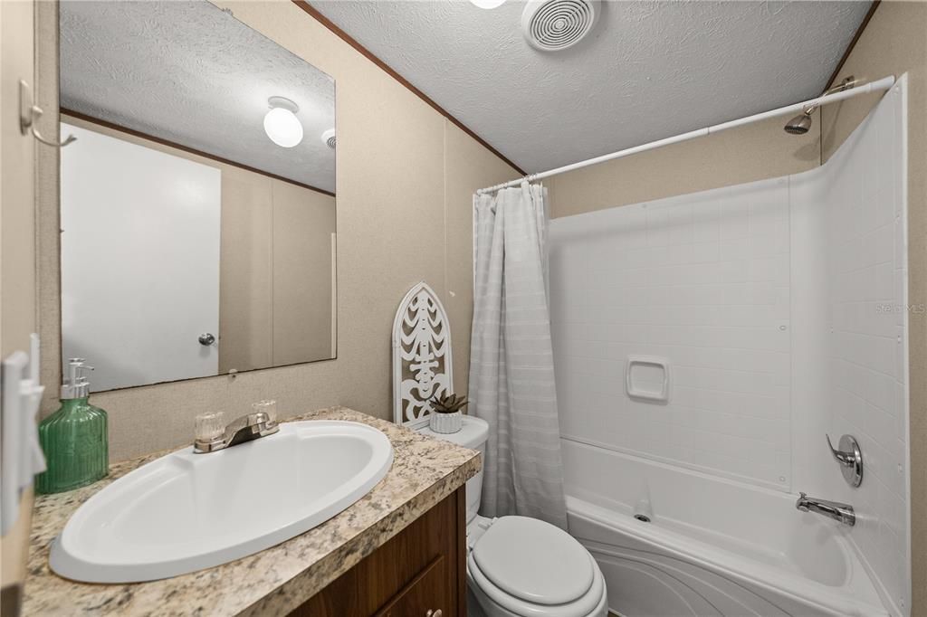 For Sale: $124,900 (2 beds, 2 baths, 843 Square Feet)
