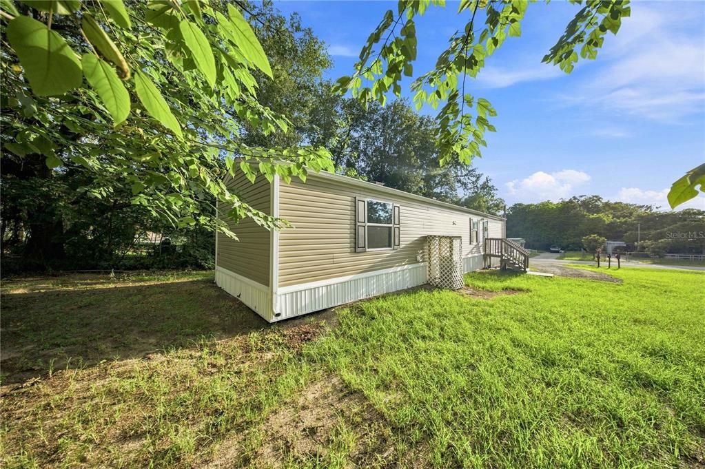 For Sale: $124,900 (2 beds, 2 baths, 843 Square Feet)