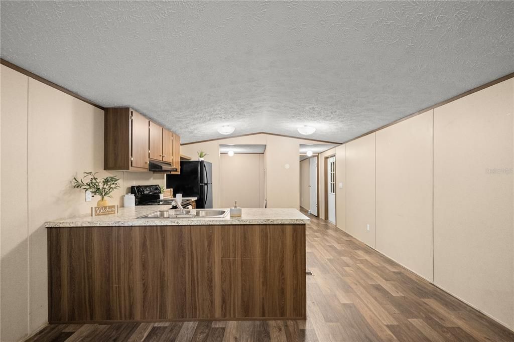 For Sale: $124,900 (2 beds, 2 baths, 843 Square Feet)