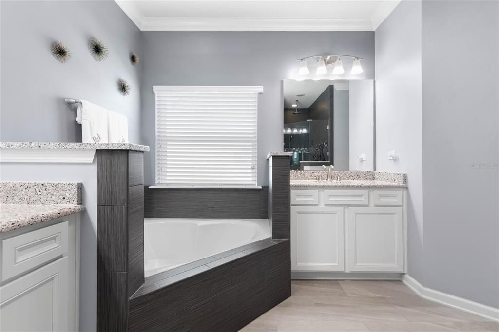 For Sale: $659,900 (5 beds, 4 baths, 3213 Square Feet)