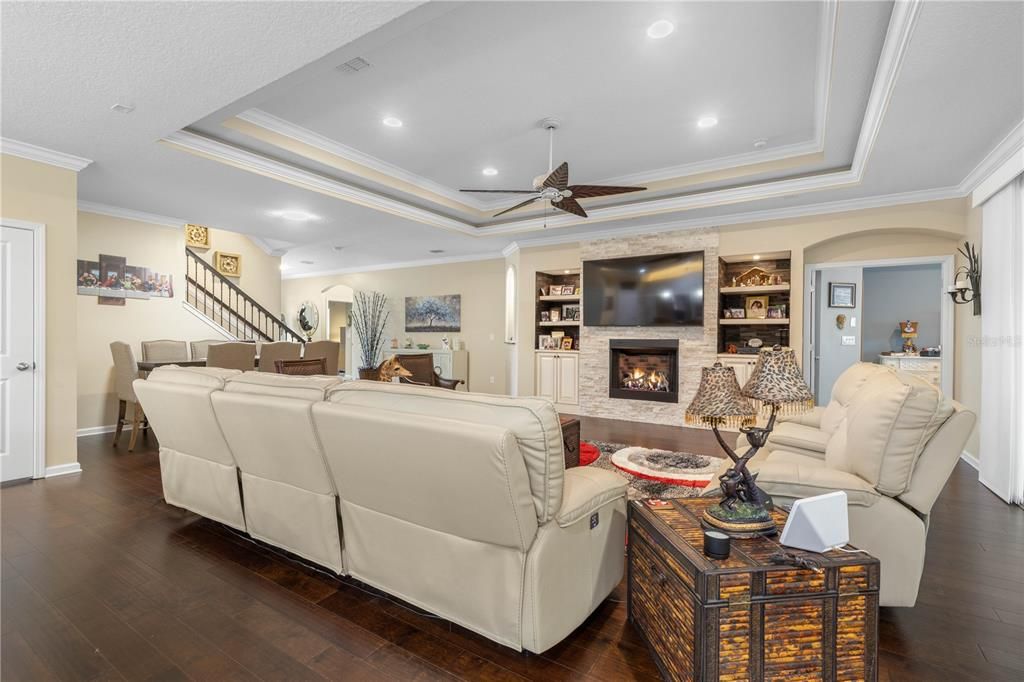 For Sale: $659,900 (5 beds, 4 baths, 3213 Square Feet)