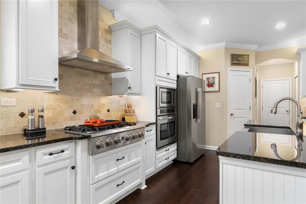 For Sale: $659,900 (5 beds, 4 baths, 3213 Square Feet)