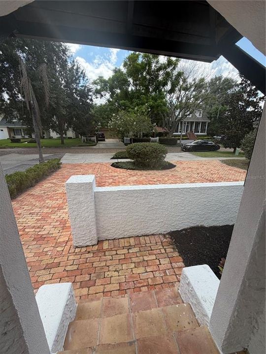 For Sale: $669,000 (2 beds, 1 baths, 1107 Square Feet)