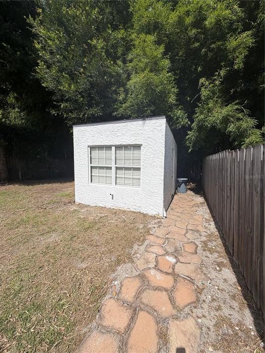 For Sale: $669,000 (2 beds, 1 baths, 1107 Square Feet)