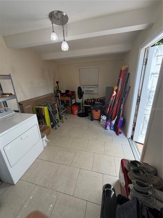 For Sale: $669,000 (2 beds, 1 baths, 1107 Square Feet)