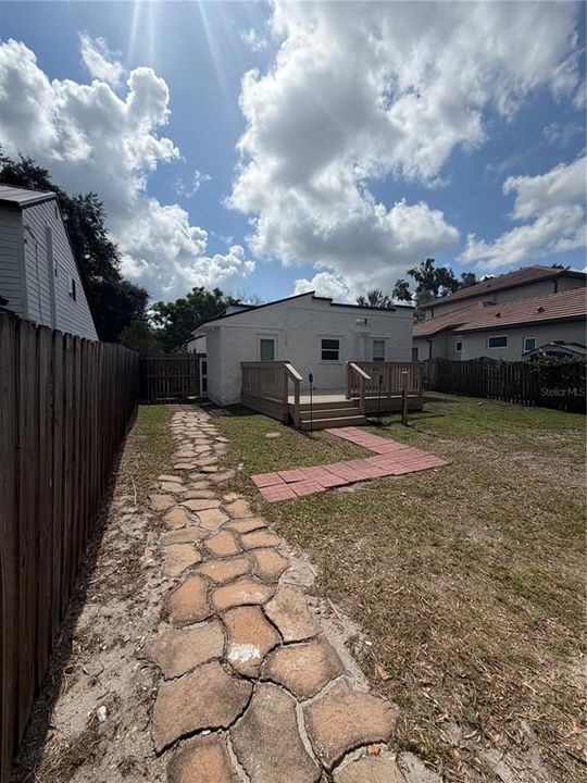 For Sale: $669,000 (2 beds, 1 baths, 1107 Square Feet)