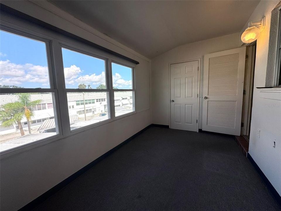 For Sale: $75,000 (1 beds, 1 baths, 625 Square Feet)