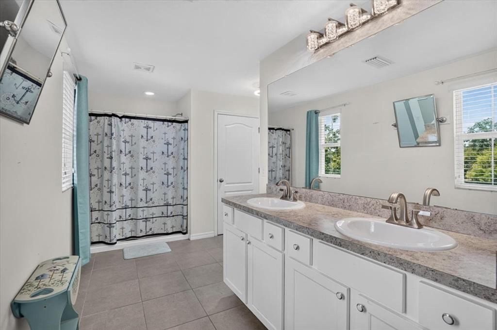 For Sale: $480,000 (4 beds, 2 baths, 2505 Square Feet)