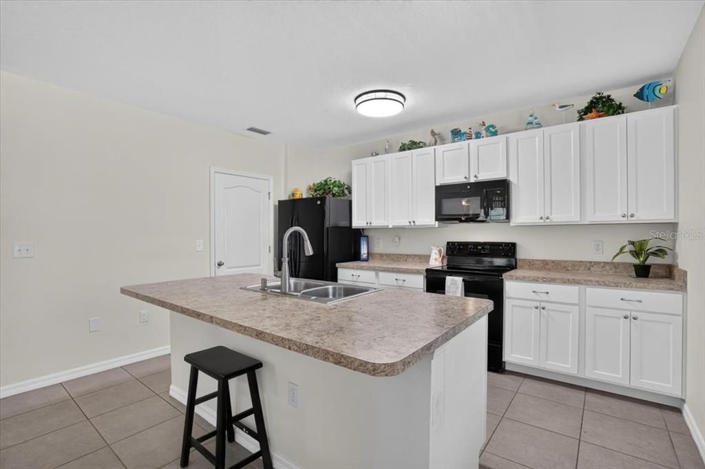For Sale: $480,000 (4 beds, 2 baths, 2505 Square Feet)