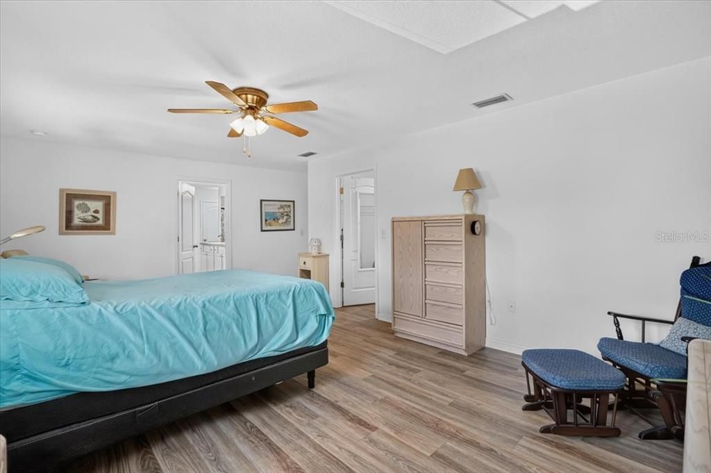 For Sale: $480,000 (4 beds, 2 baths, 2505 Square Feet)