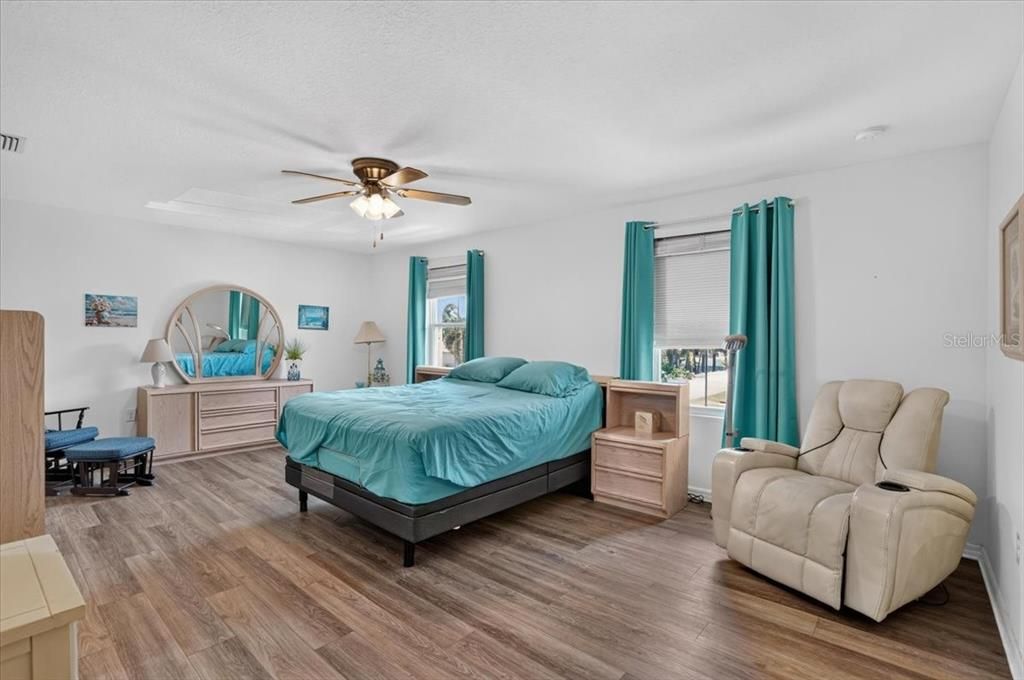 For Sale: $480,000 (4 beds, 2 baths, 2505 Square Feet)