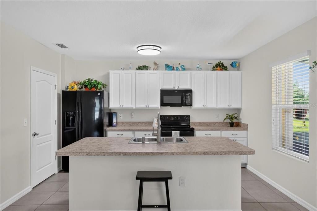 For Sale: $480,000 (4 beds, 2 baths, 2505 Square Feet)