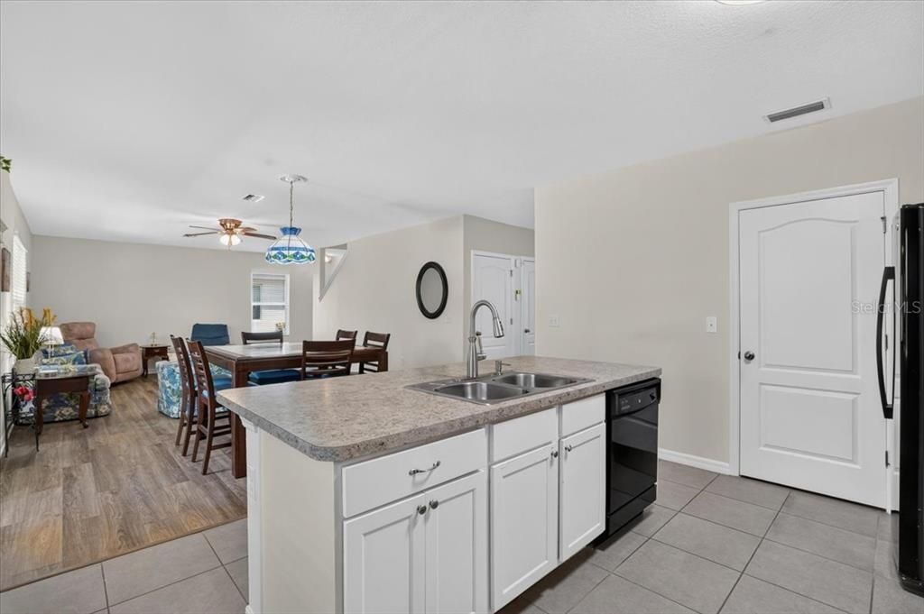 For Sale: $480,000 (4 beds, 2 baths, 2505 Square Feet)