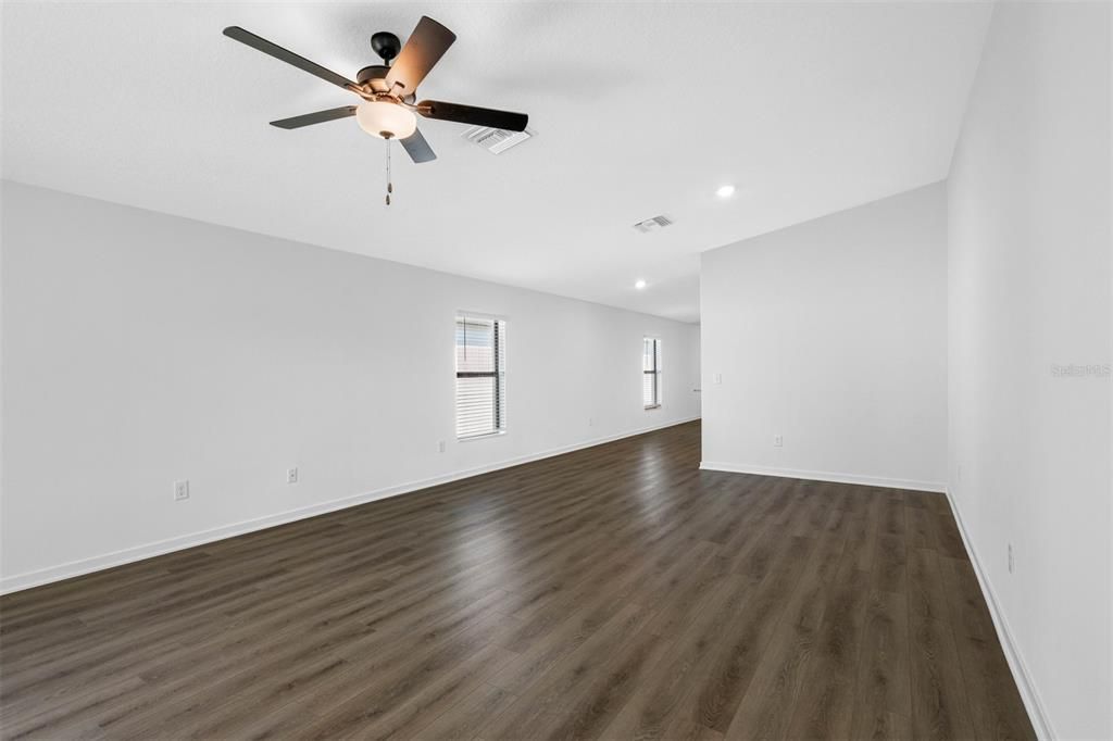 For Sale: $320,900 (3 beds, 2 baths, 1498 Square Feet)