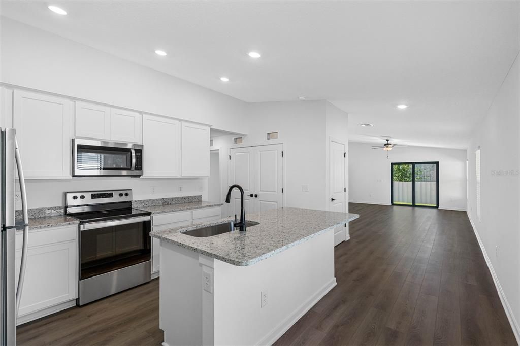 For Sale: $320,900 (3 beds, 2 baths, 1498 Square Feet)