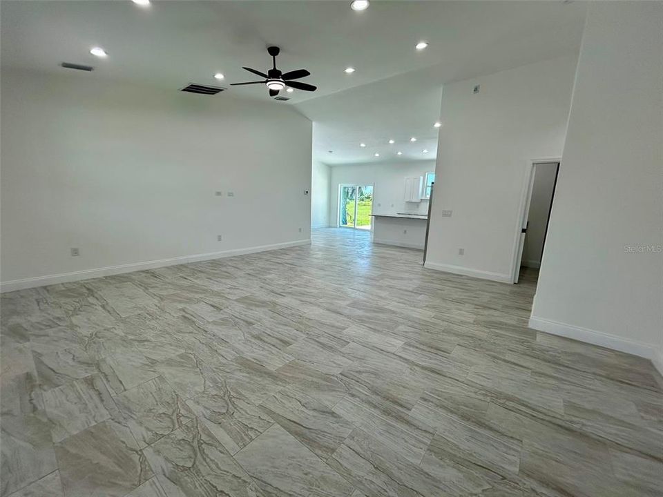 En Renta: $2,050 (3 camas, 2 baños, 1509 Pies cuadrados)