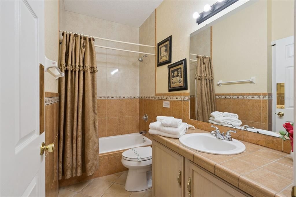 На продажу: $420,000 (4 спален, 2 ванн, 1800 Квадратных фут)