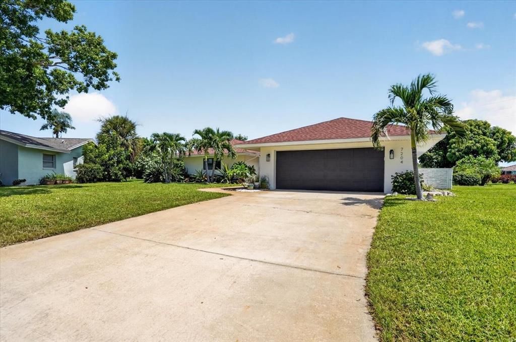 For Sale: $775,000 (3 beds, 2 baths, 2145 Square Feet)