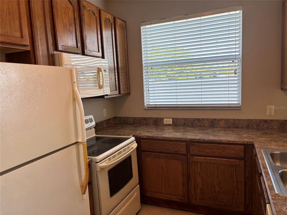 For Rent: $1,895 (3 beds, 2 baths, 1400 Square Feet)