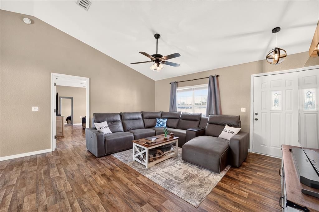 For Sale: $289,900 (3 beds, 2 baths, 1442 Square Feet)