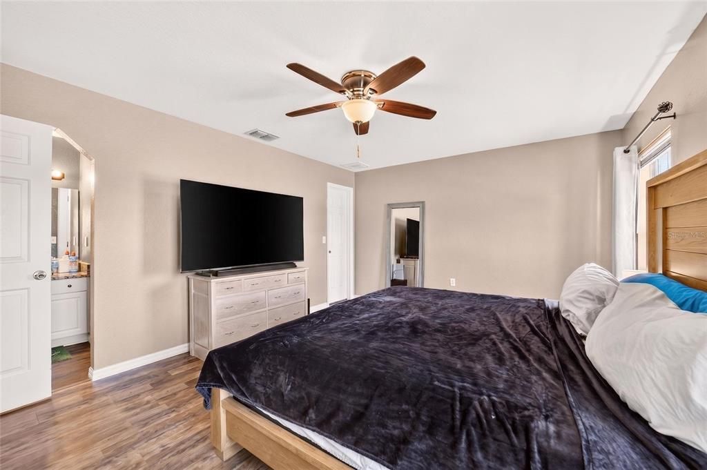 For Sale: $289,900 (3 beds, 2 baths, 1442 Square Feet)