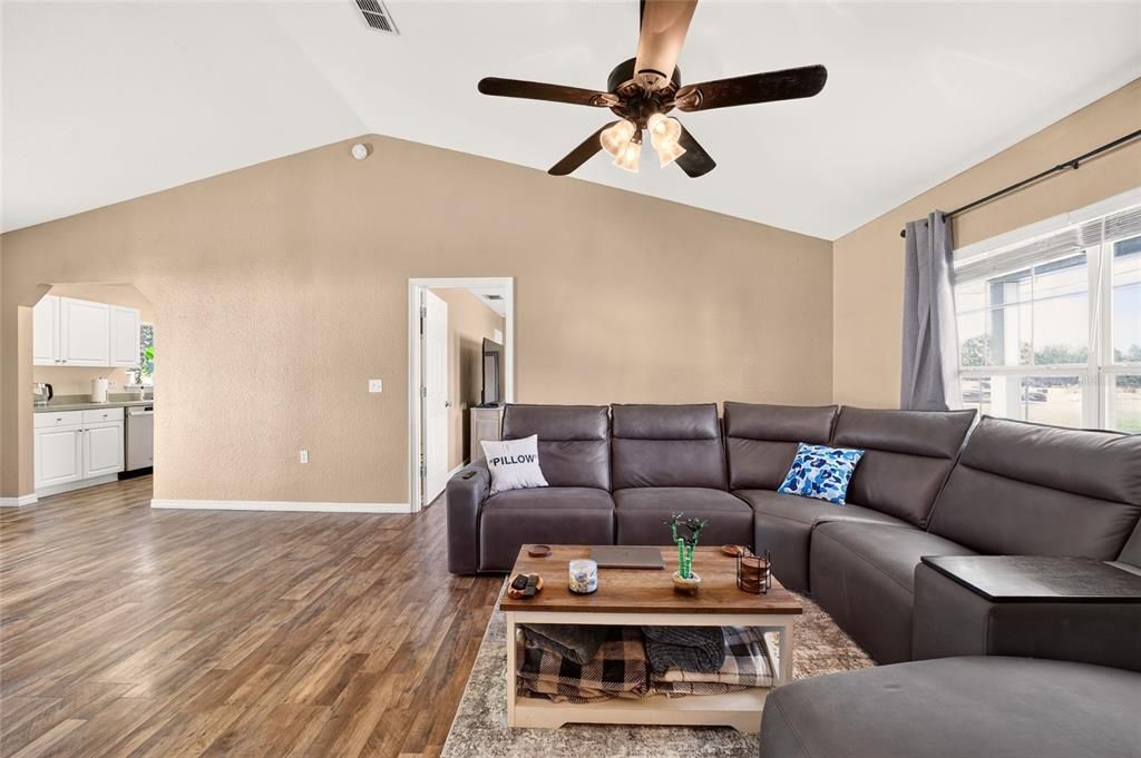 For Sale: $289,900 (3 beds, 2 baths, 1442 Square Feet)