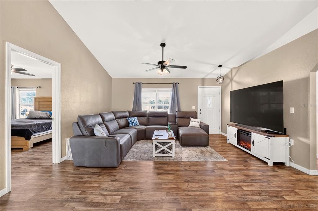 For Sale: $289,900 (3 beds, 2 baths, 1442 Square Feet)