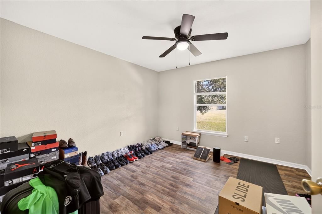 For Sale: $289,900 (3 beds, 2 baths, 1442 Square Feet)