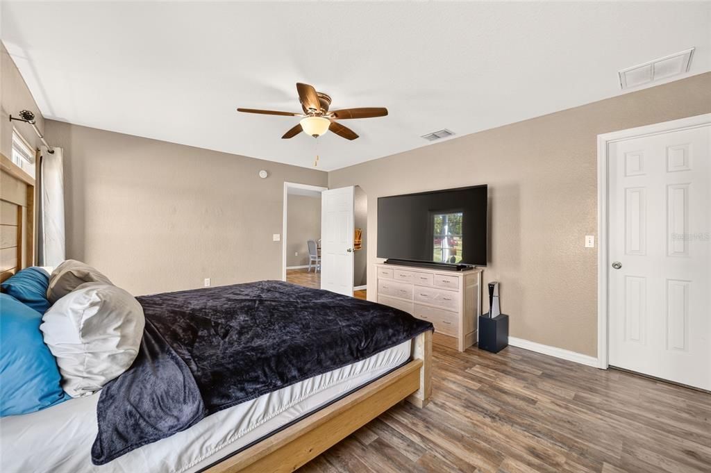For Sale: $289,900 (3 beds, 2 baths, 1442 Square Feet)