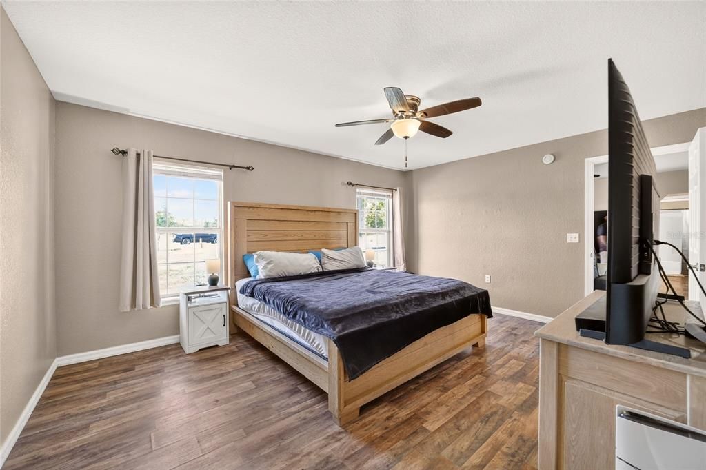 For Sale: $289,900 (3 beds, 2 baths, 1442 Square Feet)